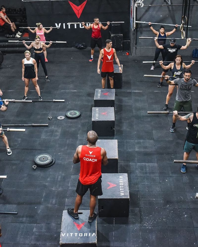 Aula de CrossFit em grupo na Vittoria
