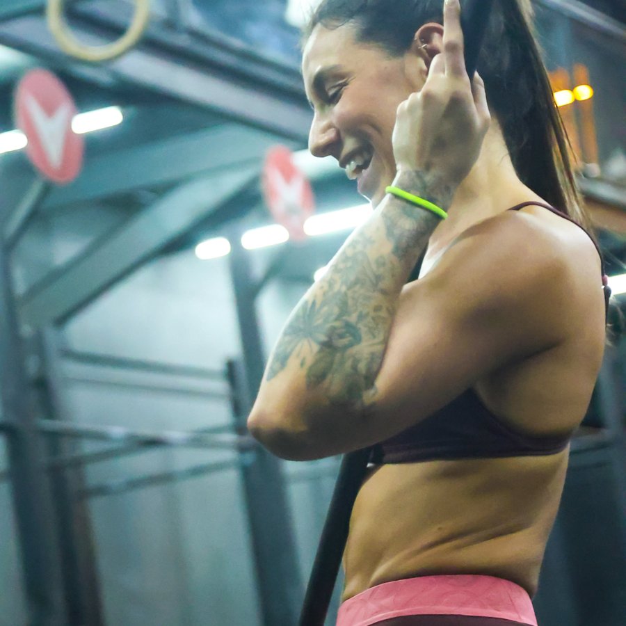 Aluna sorrindo durante o treino na Vittoria